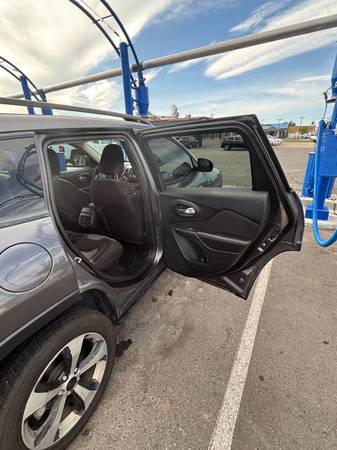 2017 Jeep Cherokee Sport — photo 8