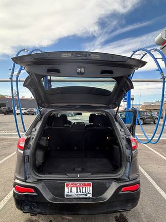 2017 Jeep Cherokee Sport — photo 5
