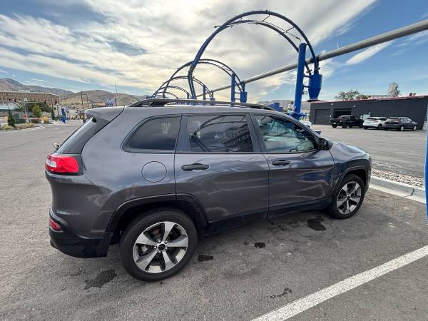 2017 Jeep Cherokee Sport — photo 4