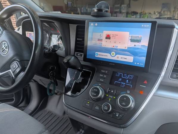 2016 Toyota Sienna LE 7 Passenger — photo 4