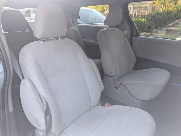 2016 Toyota Sienna LE 7 Passenger — photo 8