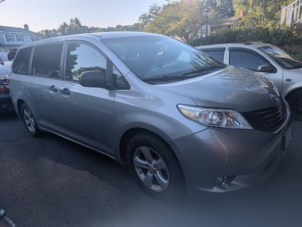2016 Toyota Sienna LE 7 Passenger — photo 1