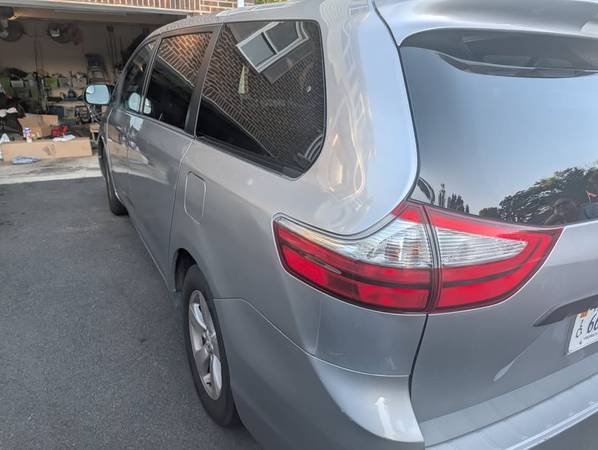 2016 Toyota Sienna LE 7 Passenger — photo 2