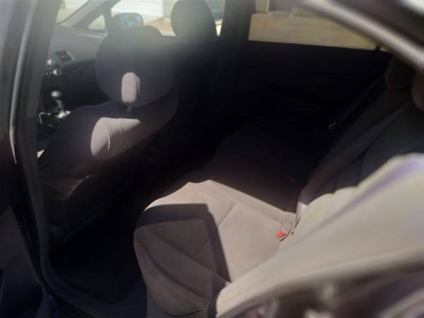 2011 Honda Civic LX-S 4dr Sedan Automatic — photo 5