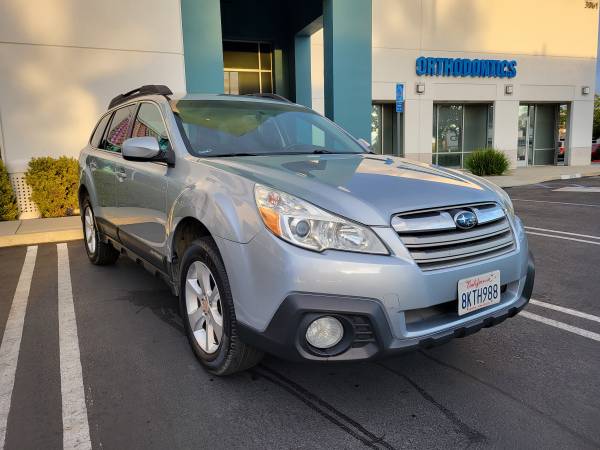 2013 Subaru Outback 2.5i Premium — photo 1