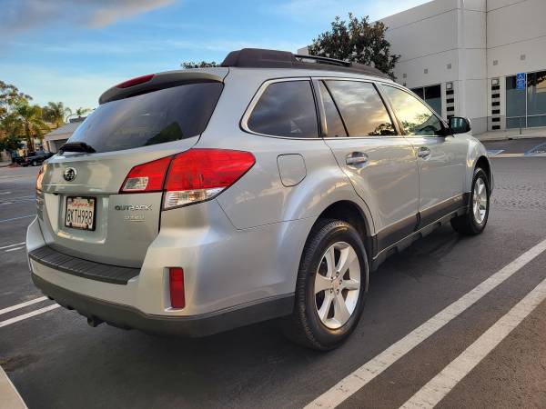 2013 Subaru Outback 2.5i Premium — photo 5