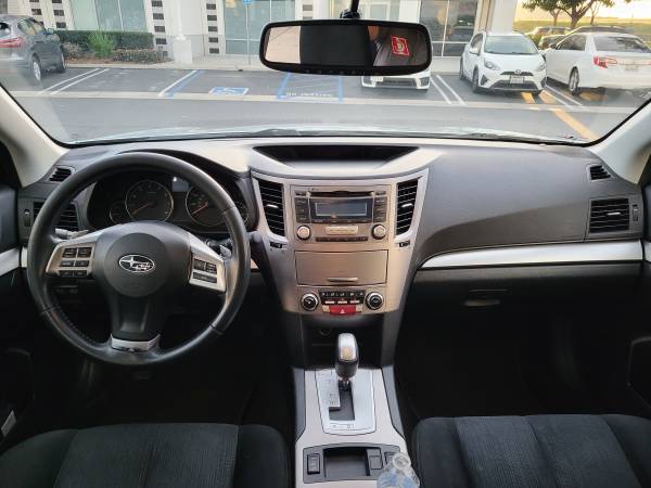 2013 Subaru Outback 2.5i Premium — photo 6