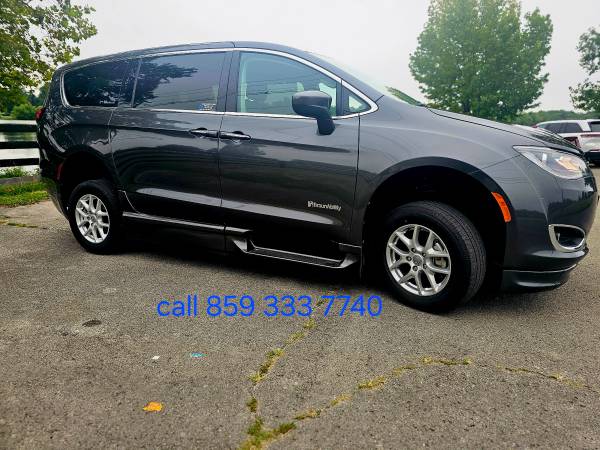 2017 Chrysler Pacifica LX Front-wheel Drive Passenger Van Automatic — photo 7