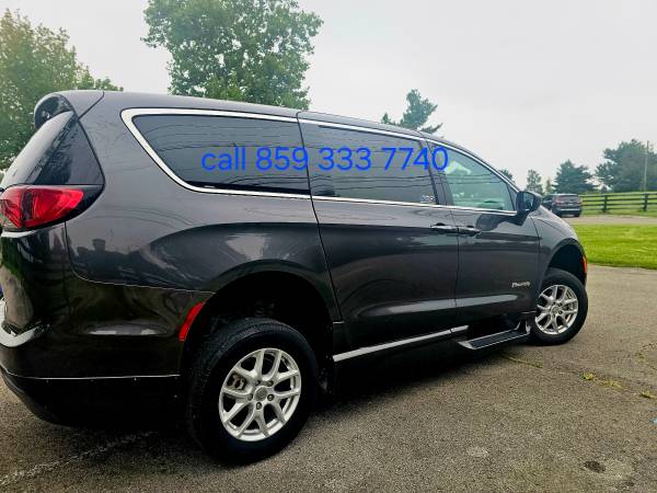 2017 Chrysler Pacifica LX Front-wheel Drive Passenger Van Automatic — photo 8
