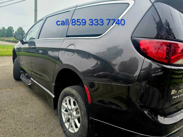 2017 Chrysler Pacifica LX Front-wheel Drive Passenger Van Automatic — photo 11