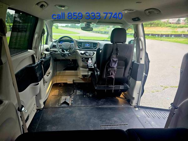 2017 Chrysler Pacifica LX Front-wheel Drive Passenger Van Automatic — photo 2