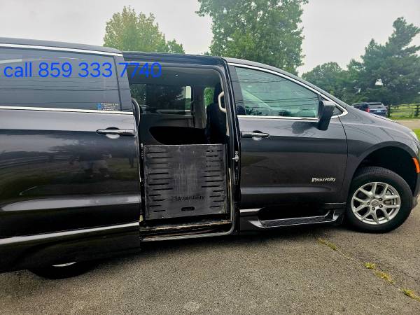 2017 Chrysler Pacifica LX Front-wheel Drive Passenger Van Automatic — photo 12