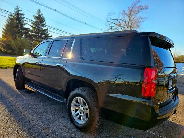 2018 Chevrolet Suberban Lt — photo 3