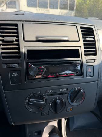 2010 Nissan Versa 1.6 Base — photo 10