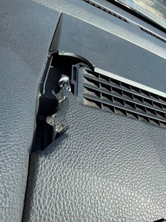 2010 Nissan Versa 1.6 Base — photo 11