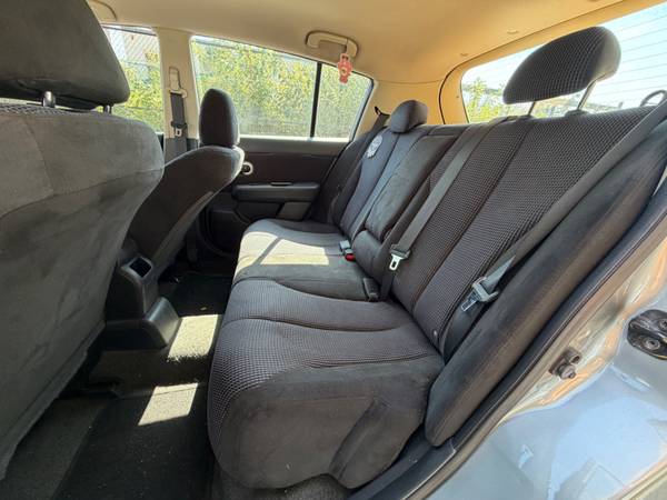 2010 Nissan Versa 1.6 Base — photo 12