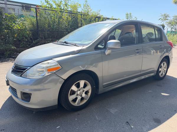 2010 Nissan Versa 1.6 Base — photo 1