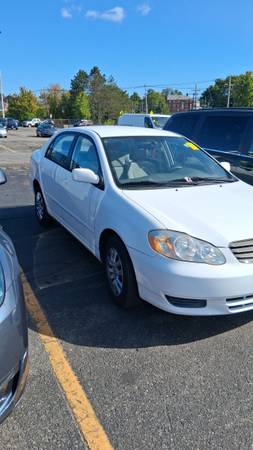 2004 Toyota Corolla LE 4dr Sedan Automatic — photo 2
