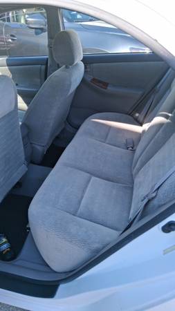 2004 Toyota Corolla LE 4dr Sedan Automatic — photo 7