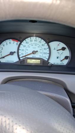 2004 Toyota Corolla LE 4dr Sedan Automatic — photo 6