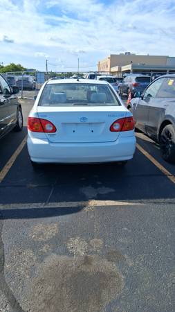 2004 Toyota Corolla LE 4dr Sedan Automatic — photo 4