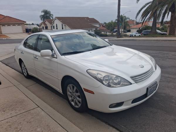 2004 Lexus ES 330 Base 4dr Sedan Automatic — photo 3