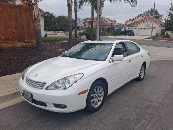 2004 Lexus ES 330 Base 4dr Sedan Automatic — photo 1