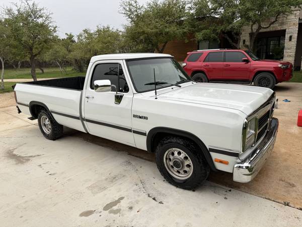 1993 Dodge RAM 50 Base 2dr Standard Cab SB — photo 2