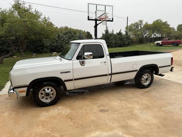 1993 Dodge RAM 50 Base 2dr Standard Cab SB — photo 5