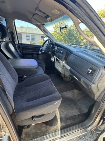 2005 Dodge RAM 1500 ST 4x2 Quad Cab 140.5 in. WB Manual — photo 6