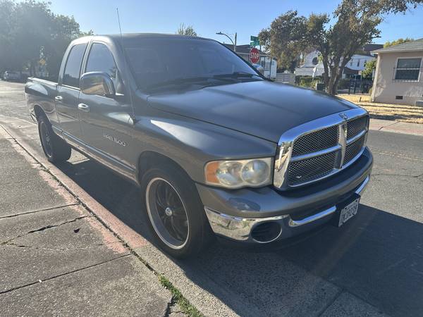 2005 Dodge RAM 1500 ST 4x2 Quad Cab 140.5 in. WB Manual — photo 2
