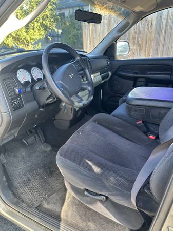 2005 Dodge RAM 1500 ST 4x2 Quad Cab 140.5 in. WB Manual — photo 9