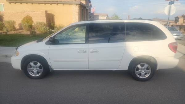 2005 Dodge Grand Caravan SE — photo 1