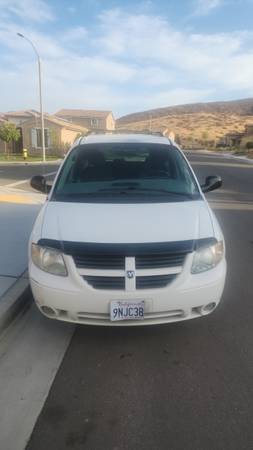 2005 Dodge Grand Caravan SE — photo 2