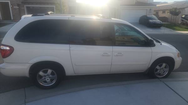 2005 Dodge Grand Caravan SE — photo 3