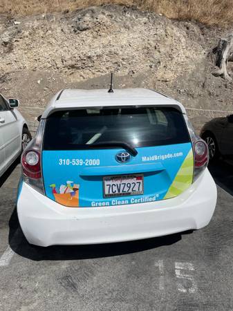 2013 Toyota Prius C One — photo 2