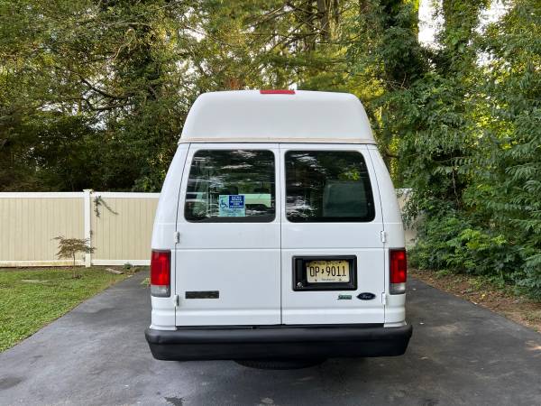 2012 Ford E350 Handicap — photo 3