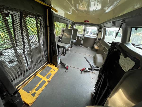2012 Ford E350 Handicap — photo 9