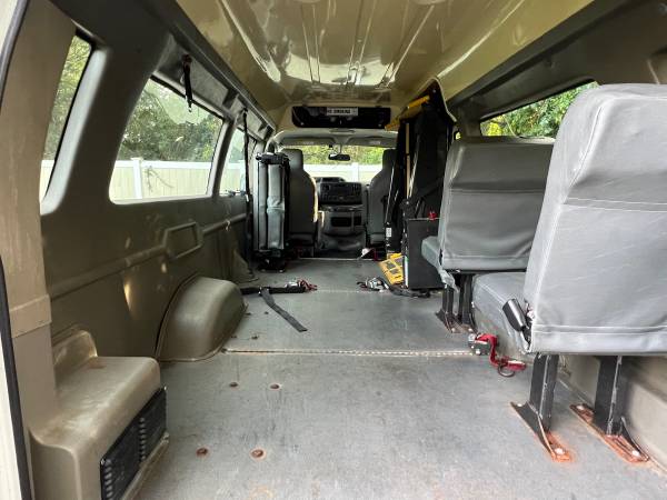 2012 Ford E350 Handicap — photo 11