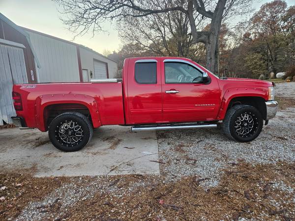 2011 Chevrolet Silverado 1500 LT 4x2 Extended Cab 8 ft. box 157.5 in. WB Automatic — photo 2