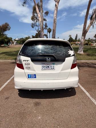 2011 Honda FIT Sport 4dr Front-wheel Drive Hatchback Manual — photo 3