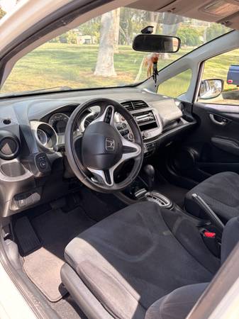 2011 Honda FIT Sport 4dr Front-wheel Drive Hatchback Manual — photo 9