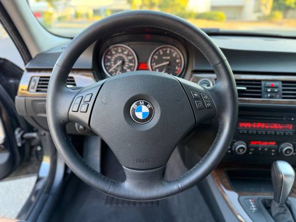 2010 BMW 328 i — photo 12