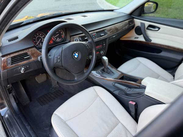 2010 BMW 328 i — photo 9