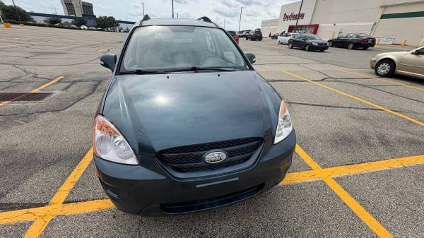 2010 KIA Rondo LX 4dr Wagon Automatic — photo 1