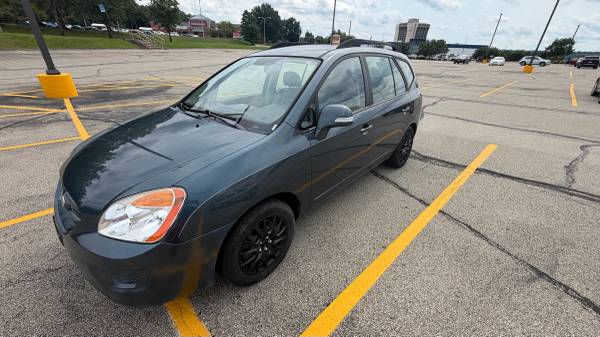 2010 KIA Rondo LX 4dr Wagon Automatic — photo 2