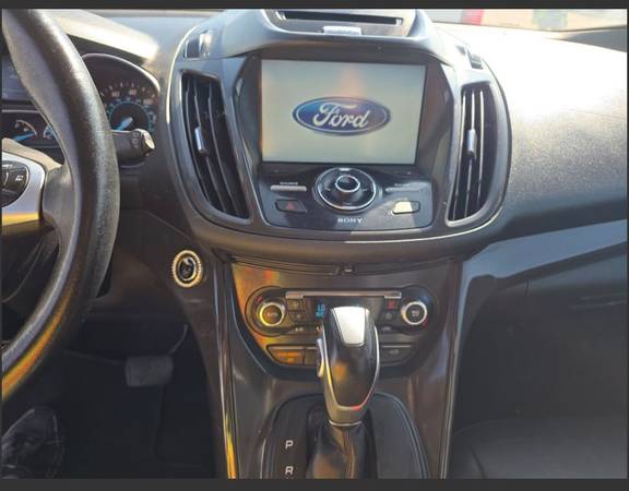 2016 Ford Escape SE 4dr 4x4 Automatic — photo 4