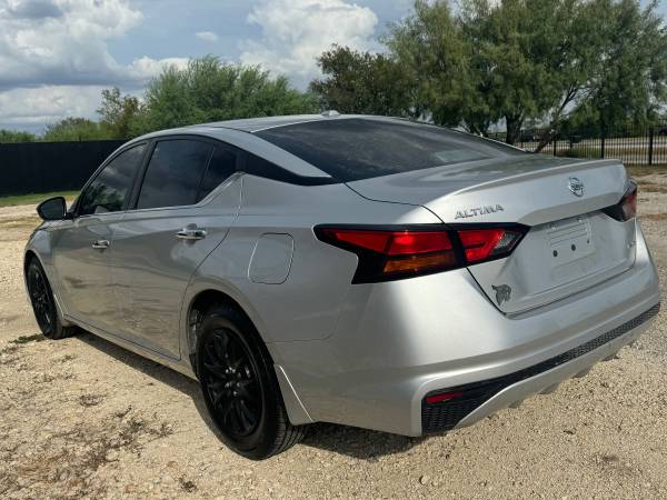 2019 Nissan Altima 2.5 S 4dr All-wheel Drive Sedan CVT — photo 11