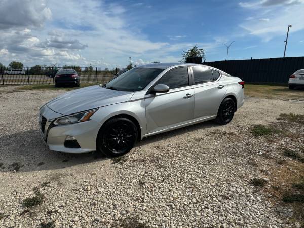 2019 Nissan Altima 2.5 S 4dr All-wheel Drive Sedan CVT — photo 2