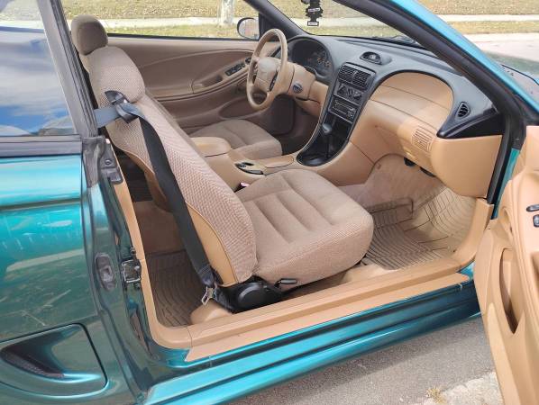 1997 Ford Mustang Base — photo 12